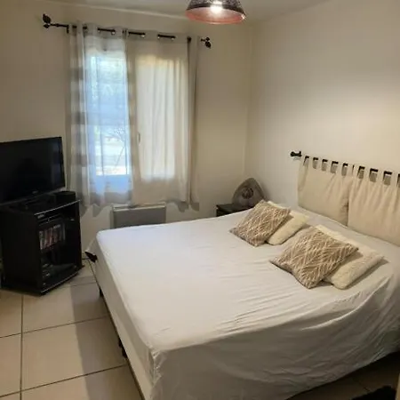 3 Bedroom House With Pool *