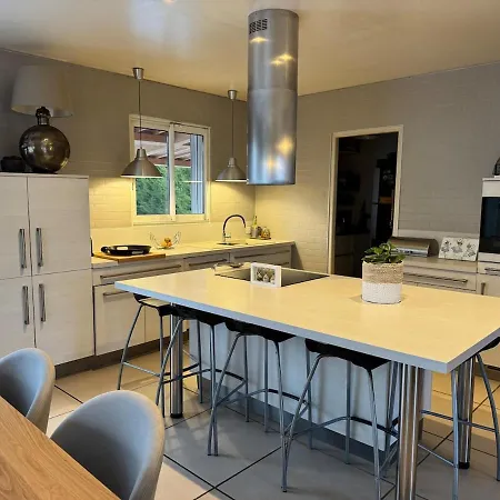 3 Bedroom House With Pool Villa Villeneuve