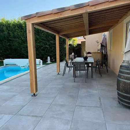 Villa 3 Bedroom House With Pool Villeneuve