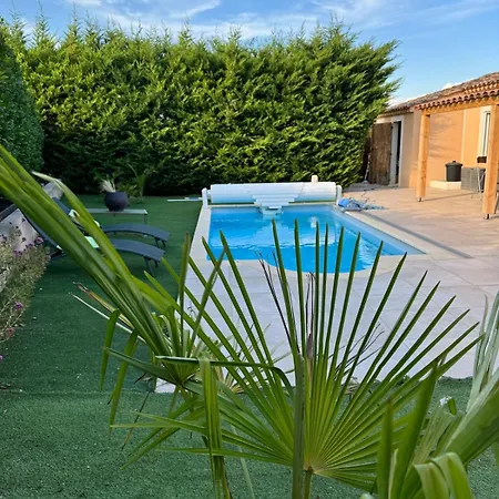 3 Bedroom House With Pool * Villeneuve